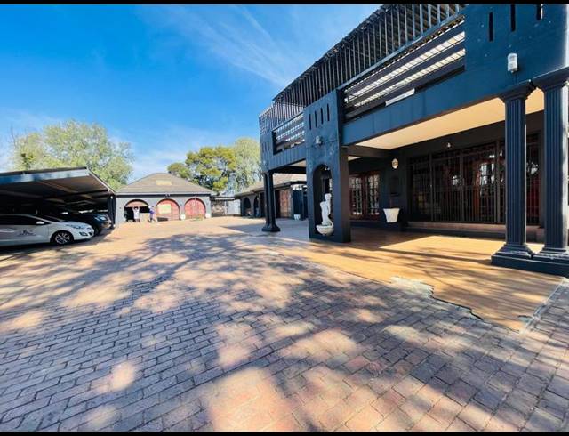 23 BEDROOM HOUSE FOR SALE IN PETERSFIELD